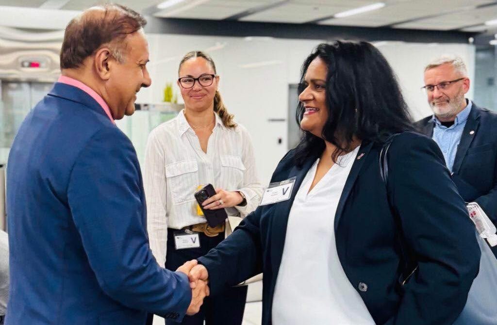 Les syndicats expliquent comment les compressions dans les services publics affecteront les Canadiens Thumbnail