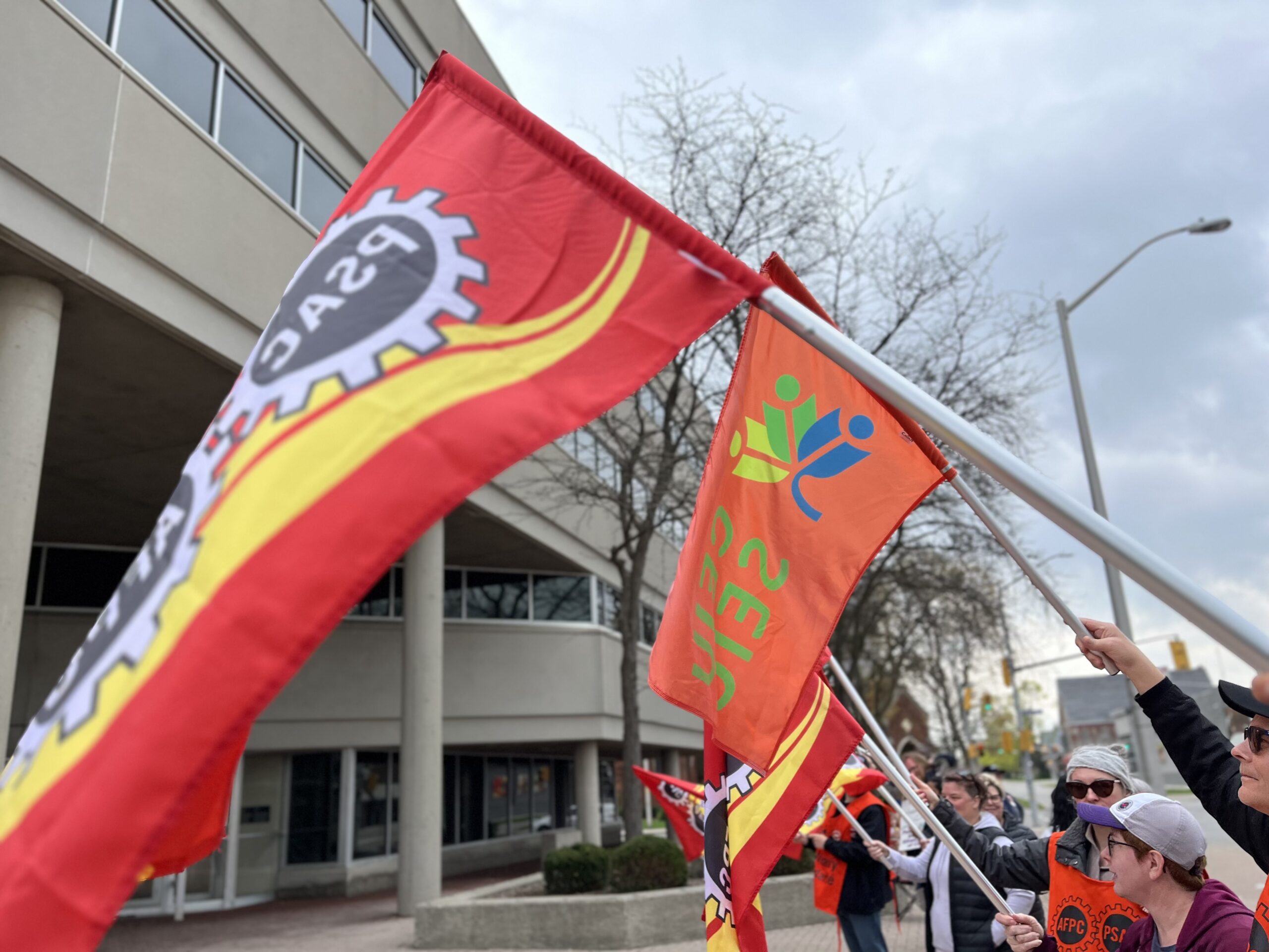 La mise en attente décidée par EDSC : une source de préoccupation majeure pour le syndicat Thumbnail