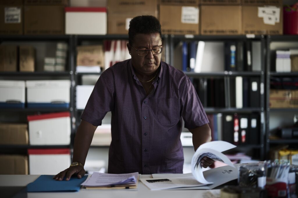 Le gouvernement fédéral lance un système de suivi pour contrôler la présence au bureau Thumbnail